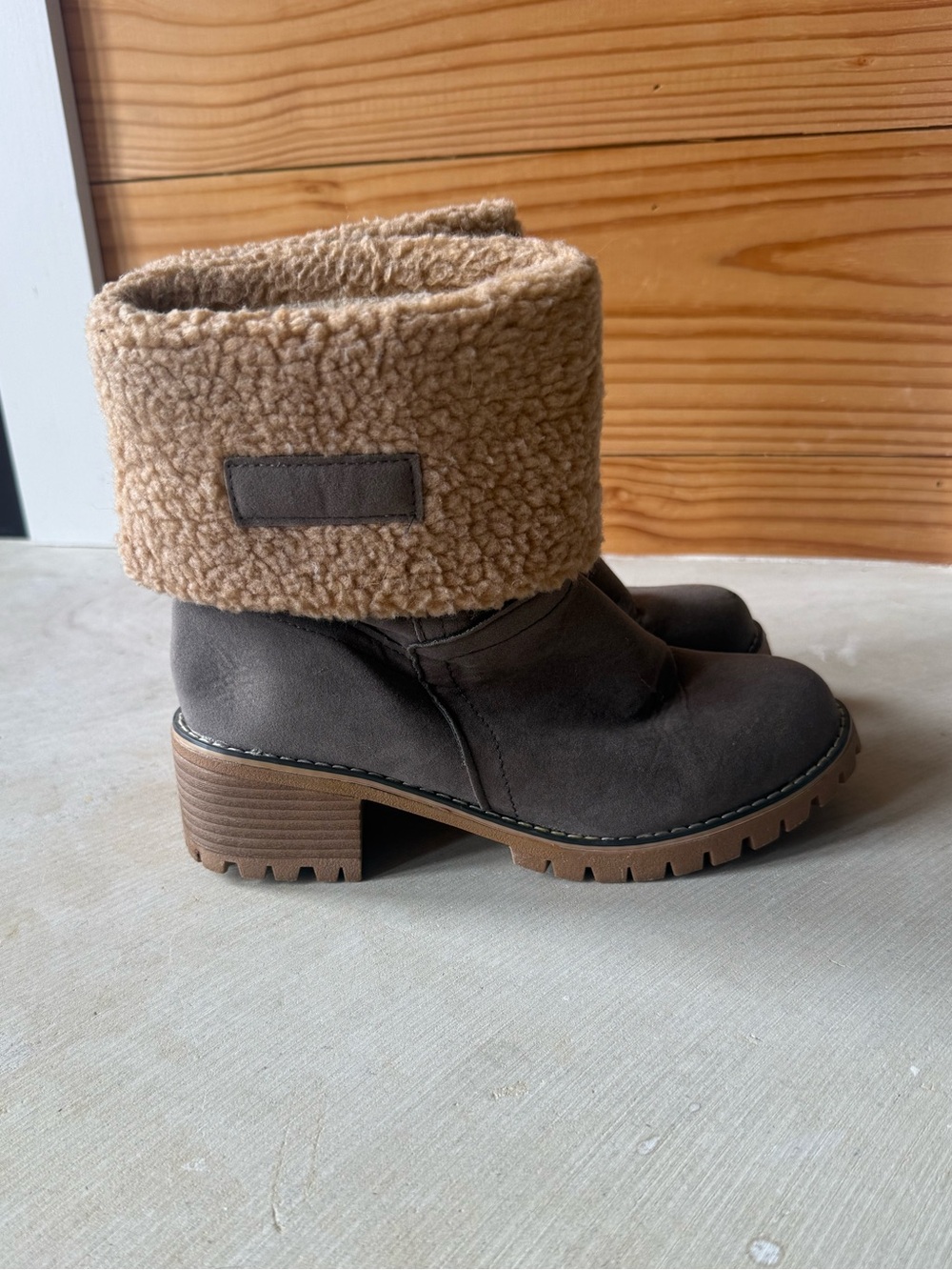 Women’s Winter Ankle Boot in Charcoal